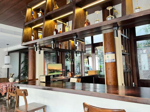 逃離喧囂！麗江這家侘寂風咖啡館美到窒息