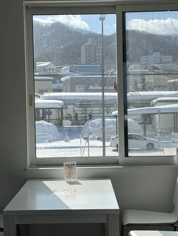 北海道可以一邊看海一邊看雪的咖啡店