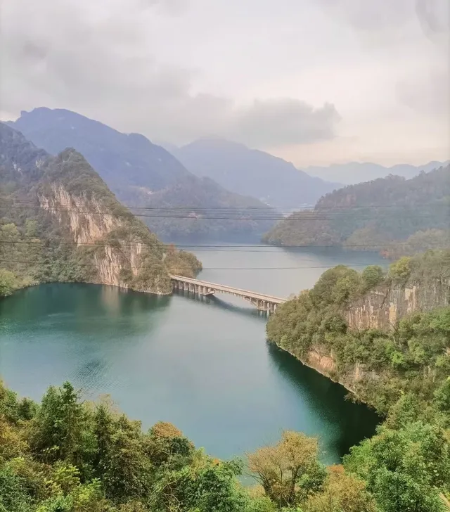 湖北宜昌市長陽縣清江邊好玩的地方彙總