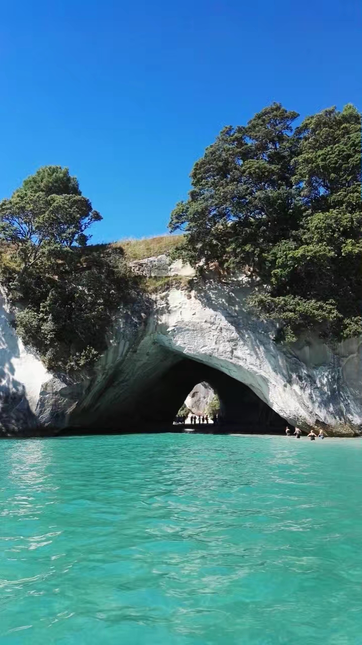 สถานที่ลับ: อ่าวโบสถ์ที่งดงาม