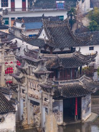 สำรวจหมู่บ้านโบราณที่ไม่ค่อยมีคนรู้จัก ณ เชิงเขาหวงซาน: สัมผัสความงดงามราวภาพวาดของหมู่บ้านซู่ฉุนท่ามกลางสายฝนปรอยของเมืองหุยโจว