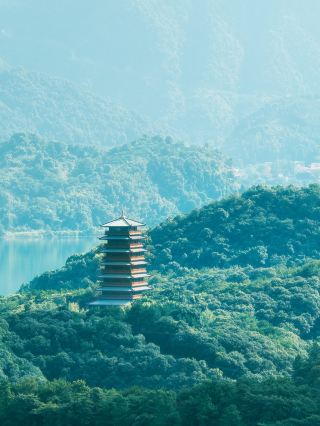 庐山の雲の中で詩的な夏を解き放つ