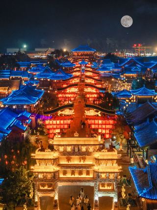 Orang-orang Shandong sangat tertutup; mereka bahkan tidak mau bercerita tentang kota bak mimpi yang tak pernah tidur ini.