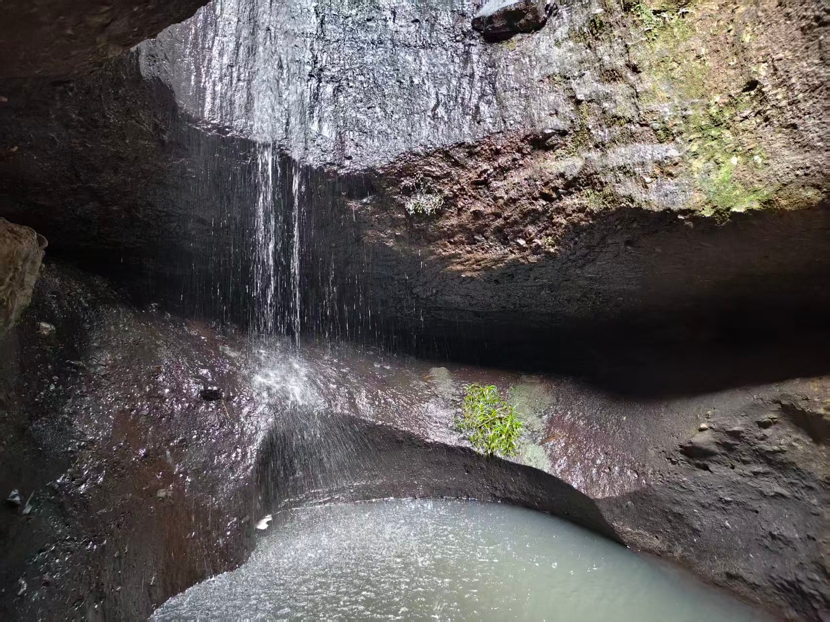Exploring Bingxin Cave on a Rainy Day