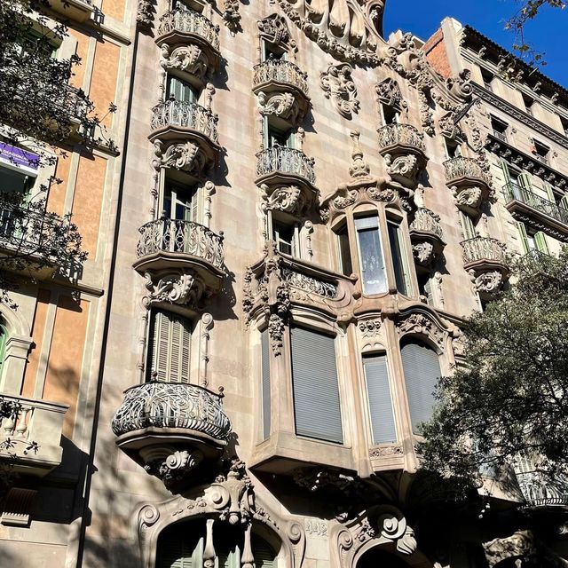 Barcelona …. don’t forget to look up! 😱