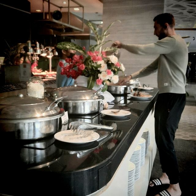 SAVOY CAFE: REMARKABLE BREAKFAST BUFFET