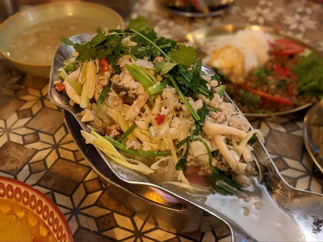 別緻工業風餐廳，正宗泰國美食