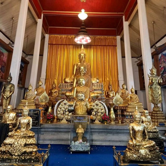 วัดสาขลา  ลอดใต้โบสถ์ เสริมความเป็นสิริมงคล
