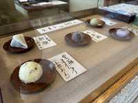 名古屋・伏見。街中で見つけた和菓子屋さん。『むらさきや』で生菓子を楽しむ。