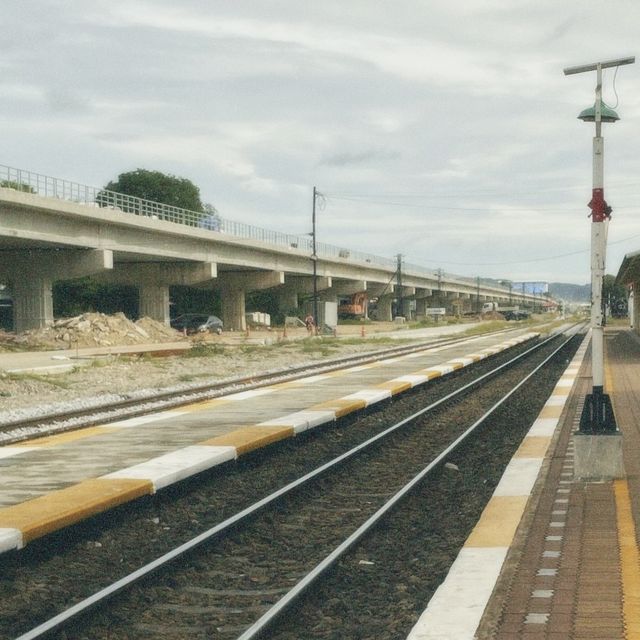 สถานีรถไฟหัวหิน แลนมาร์คเด็ดชาววินเทจ