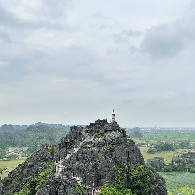 Ninh Bình, Hanoi Vietnam 🏔️⛅ 