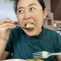 ใหญ่ กรอบ ราดหน้าหมู เมนูเด็ด