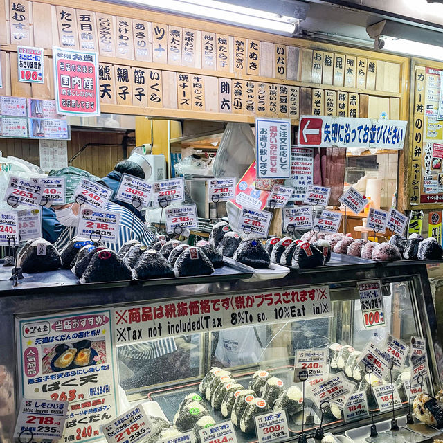 東京美食｜2023築地市場必吃推薦，大推半熟蛋飯糰🌟