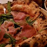 排名最高的Pizza名店，食物不算驚艷，但環境真一般  