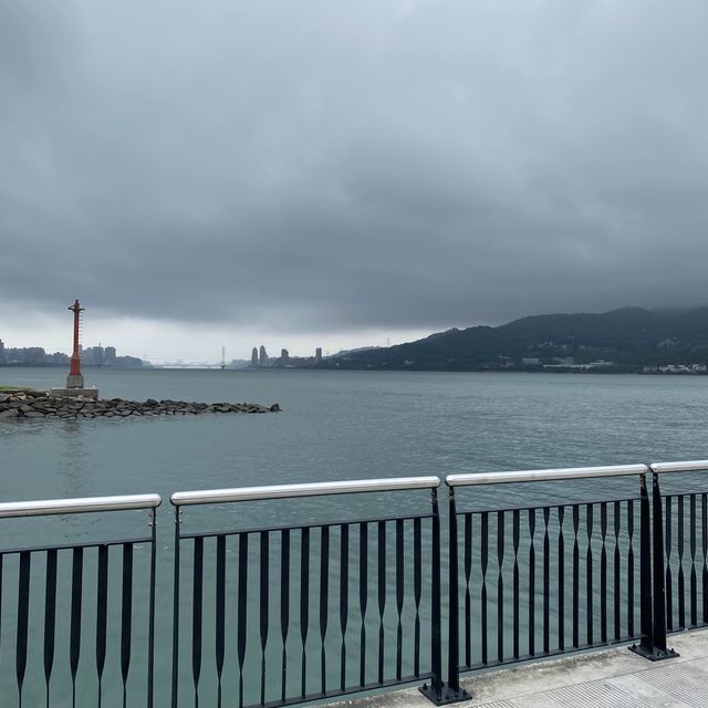 「遊覽台中之旅 - 台中公園、東海大學與美味鮭魚拉麵」