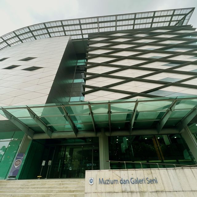 Experience RM1 million Money Tunnel!