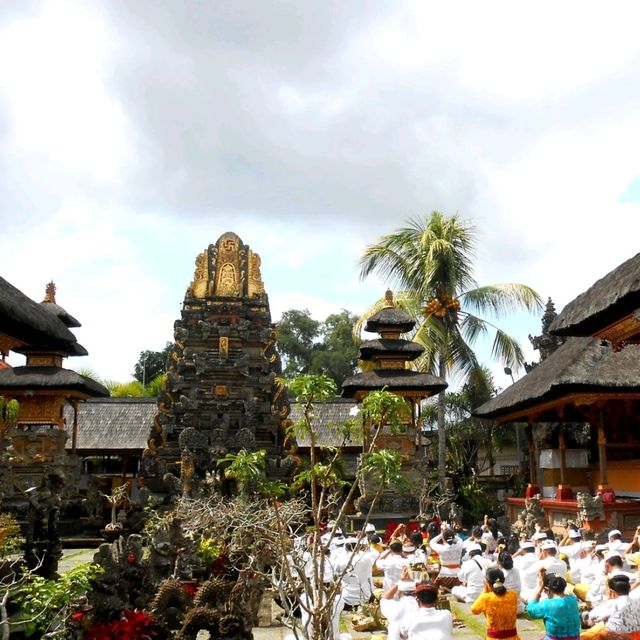 Cultural Immersion at Saraswati Temple, Ubud