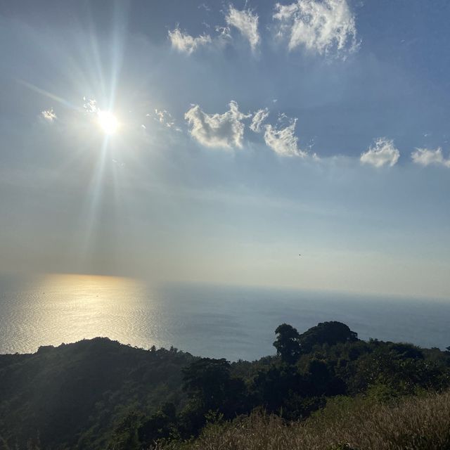 ผาหินดำ ⛰️