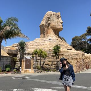 🫶🏼Geelong is the second largest city in Melbourne, about 1 hour or so from Melbourne city center

🫶🏼Sphinx Hotel, The Sphinx Hotel, it is recommended to only go to take pictures + take pictures + take pictures, have a drink can also, if you have lunch recommended to Geelong city center near the sea location restaurant

Personally, I think you can go and take pictures even if you don't stay in the hotel.
And its restaurants feature Egyptian specialties
￼Well worth going￼

Geelong😹⋯⋯ I highly recommend going to play the Ferris wheel, $10 to play 10 laps😹 And the Ferris wheel has a sense of speed, I don't know if I thought I was playing a roller coaster😹😹
#Australia #Melbourne #check-in