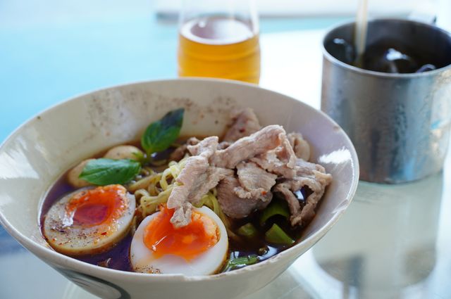 ก๋วยเตี๋ยวเรือห้อยขา ริมน้ำ อยุธยา