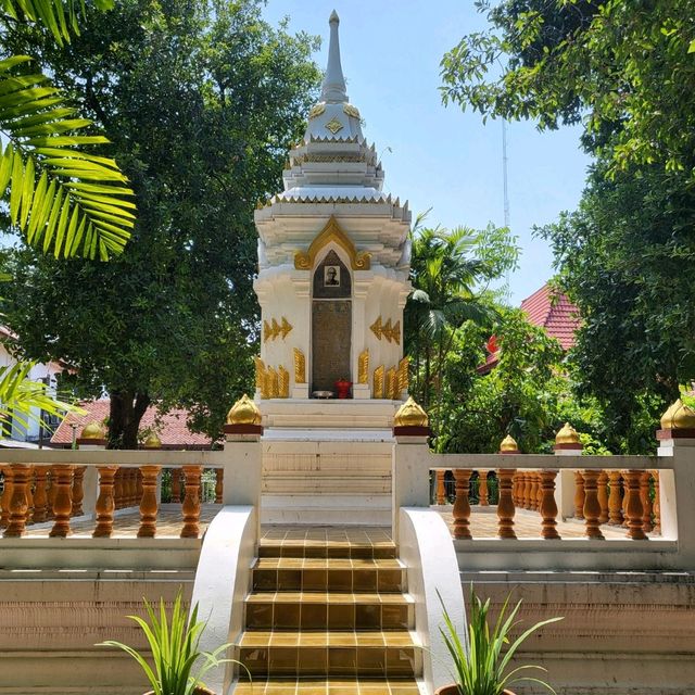 สักการะพระธาตุประจำปีเกิดมะโรงมี่วัดพระสิงห์