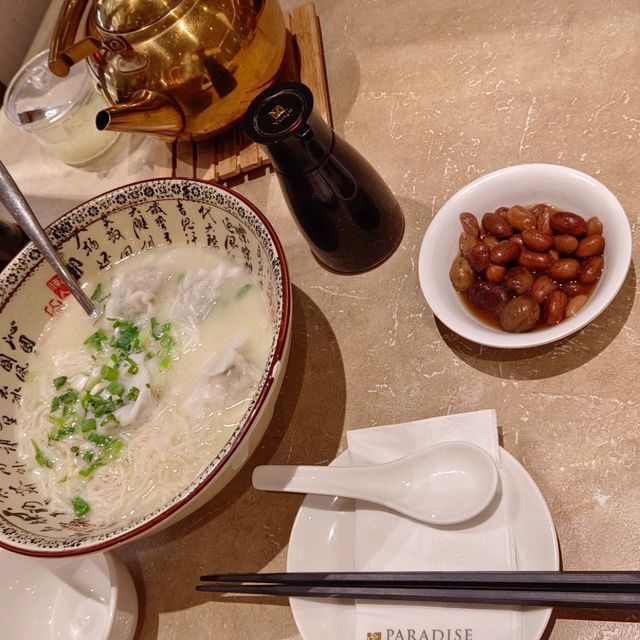 享受樂天皇朝 , 令人快樂的美食！