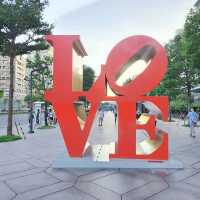 本日亂拍的夏日信義區💕💕💕迷人的LOVE字樣