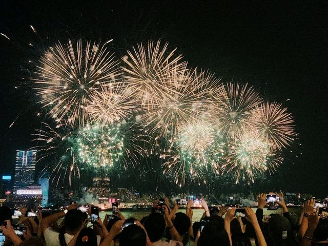 國慶煙花🎆31888枚煙花維港上空綻放 