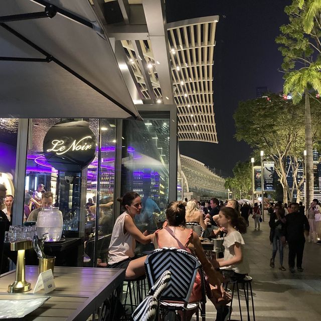 Le Noir - Supper with a view…
