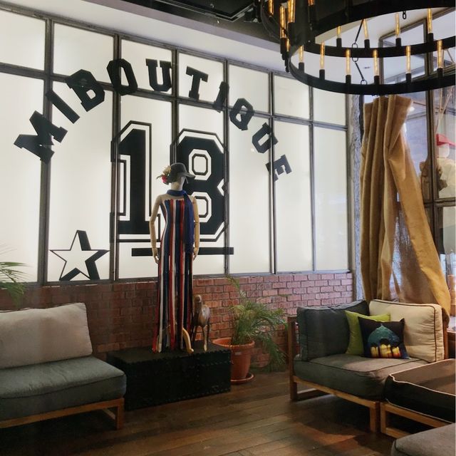 M Boutique Station 18