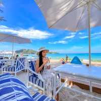 คาเฟ่สตาร์บัคริมทะเล 
ริมหาดบางเทา ภูเก็ต 