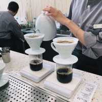 來杯會冒煙的冰拿鐵！超酷實驗室主題咖啡廳