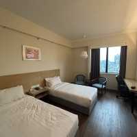 $52 a night with BREAKFAST?!? JB hotel recco!