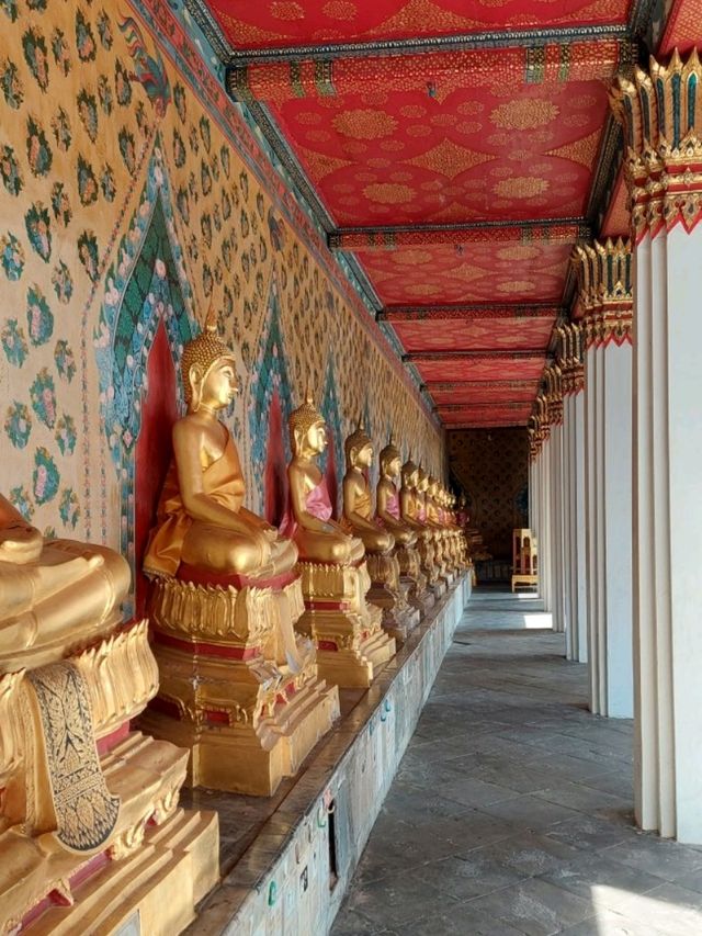 Scenic Boat Ride to Wat Arun Temple