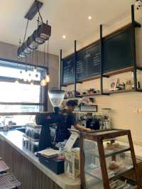 【インドネシア】フレンドリーな店員さんが魅力 Oak Tree