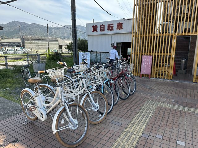山口・萩。『幕末維新ゆかりの地』の看板あり『東萩駅』と観光にオススメ『スマイル貸自転車』