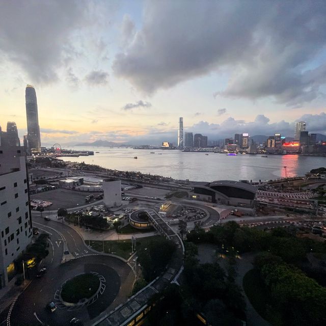 「灣景國際酒店」：無需按金，精彩自助餐。適合放鬆旅遊