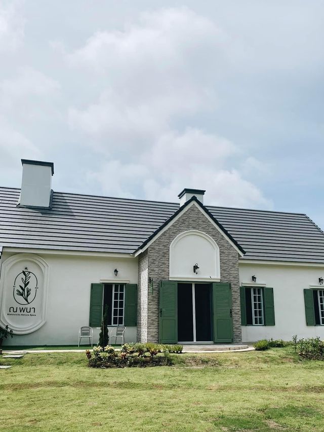 ณ พนา Bistro & Co-Nature Space