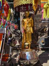 ขอพรความรัก การเงิน การเงิน ที่วัดโลกโมฬี เชียงใหม่