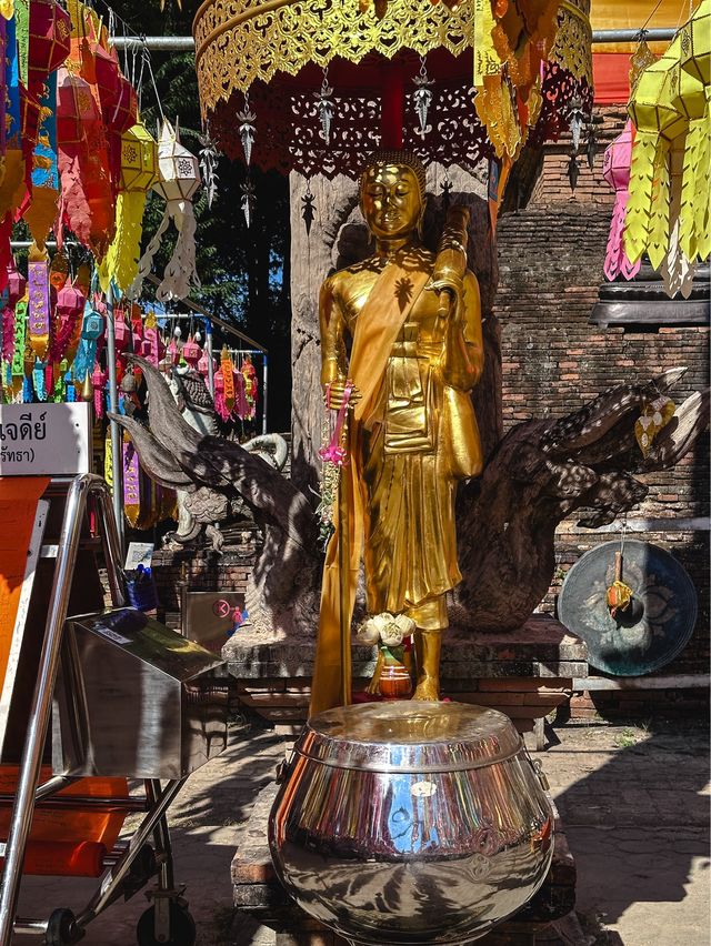 ขอพรความรัก การเงิน การเงิน ที่วัดโลกโมฬี เชียงใหม่
