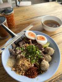 ร้านก๋วยเตี๋ยวหมูเลียง สะพานตรีรัตน์