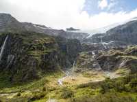 Waterfalls, Cliffs & Glaciers in 1 scene?!