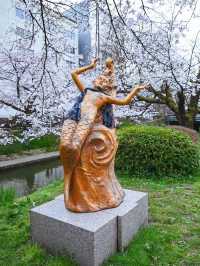 【富山】桜並木の下で遊覧船が行き交う絶景スポット