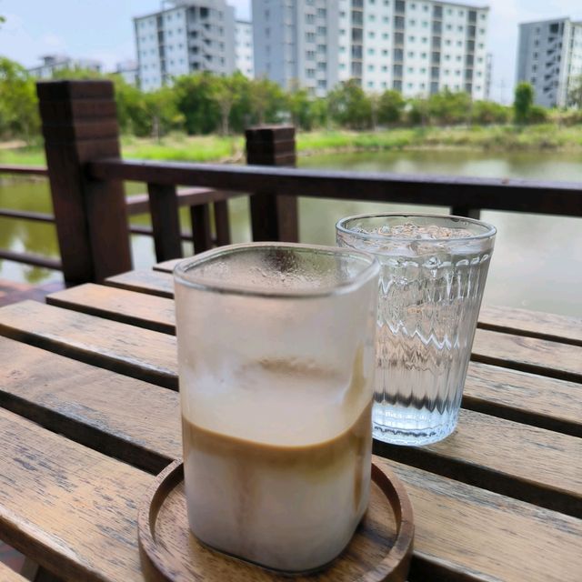 19 SUNDAY CAFE ฉะเชิงเทรา #Petfriendly