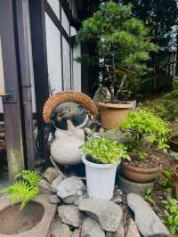 【長野県/ 戸隠の三本杉(三本目)を眺めながら食べる戸隠そば】