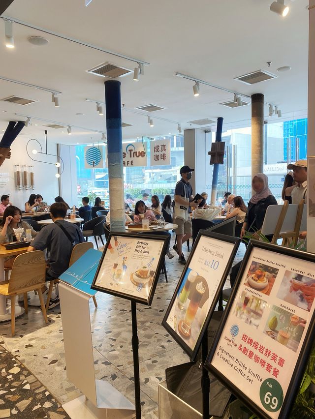 Cafe with Pavillion KL view 🛍️🛒