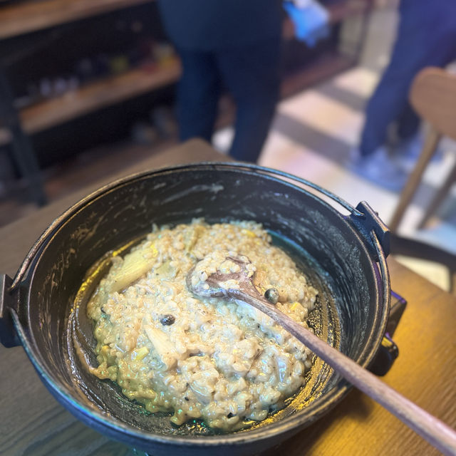 洋食商店：壽喜燒2人套餐，開心果雜莓芭菲