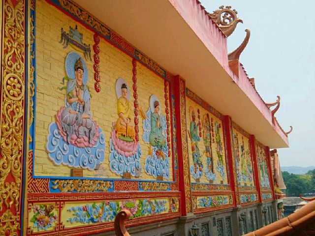 วิหารพระโพธิสัตว์กวนอิม สะพานข้ามแม่น้ำแคว