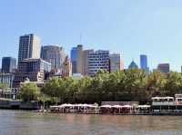 เดินเล่น Princes Bridge ที่ Melbourne 