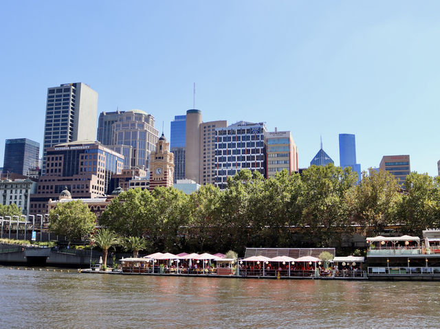 เดินเล่น Princes Bridge ที่ Melbourne 